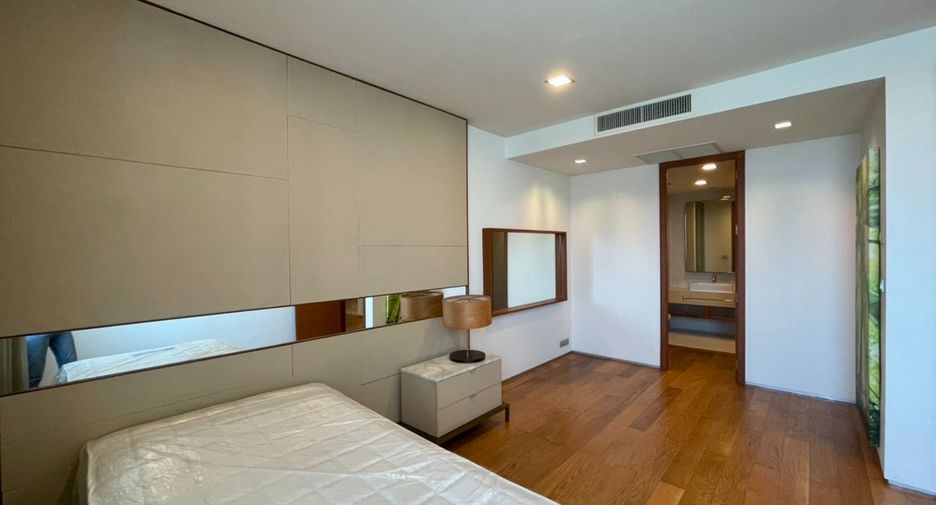 For sale 3 bedrooms condo in Khlong Toei, Bangkok