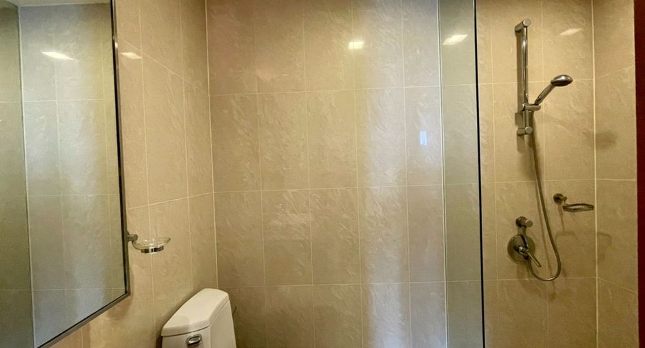 For sale 3 bedrooms condo in Khlong Toei, Bangkok