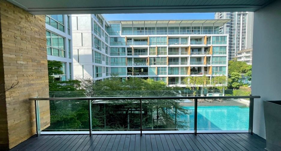 For sale 3 bedrooms condo in Khlong Toei, Bangkok
