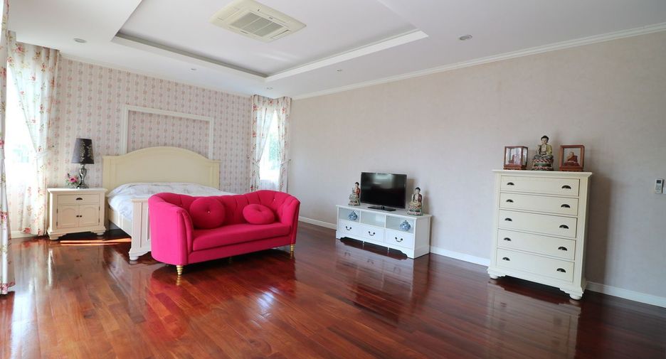 For sale 5 bed house in Mueang Udon Thani, Udon Thani