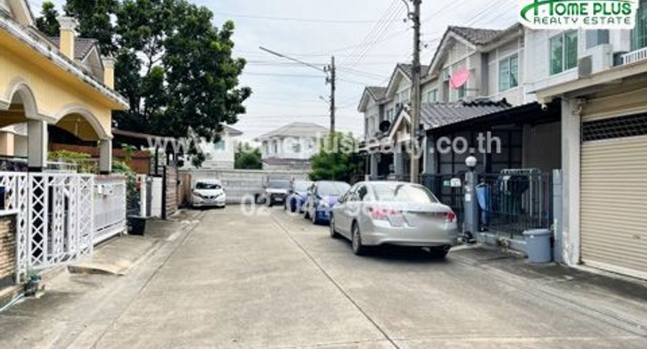 For sale 3 bedrooms townhouse in Mueang Pathum Thani, Pathum Thani