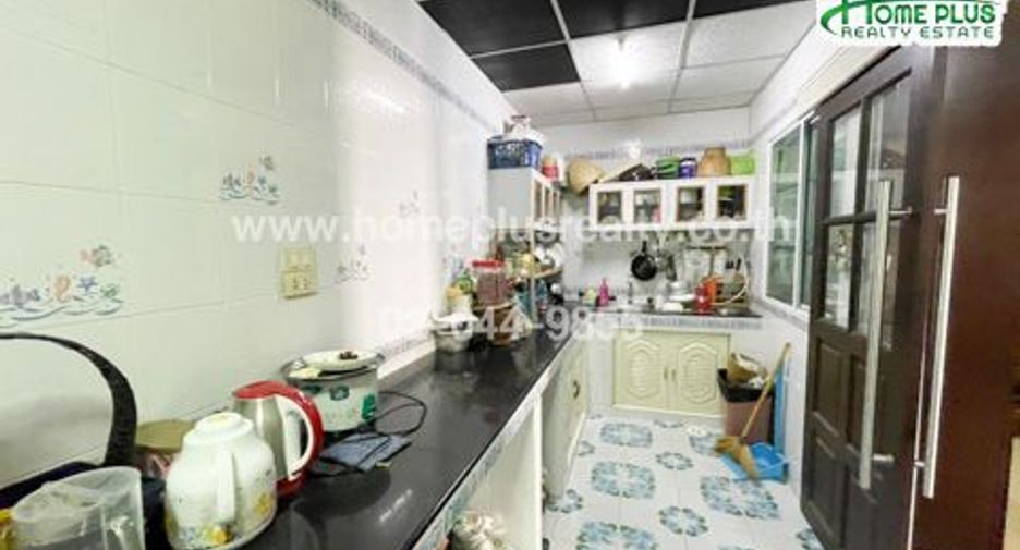 For sale 3 bedrooms townhouse in Mueang Pathum Thani, Pathum Thani