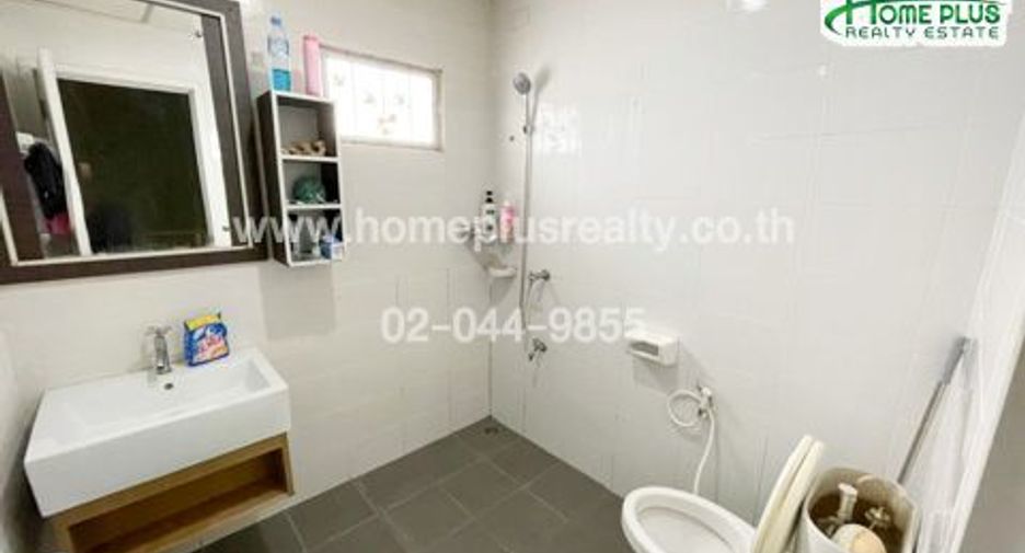 For sale 3 bedrooms townhouse in Mueang Pathum Thani, Pathum Thani