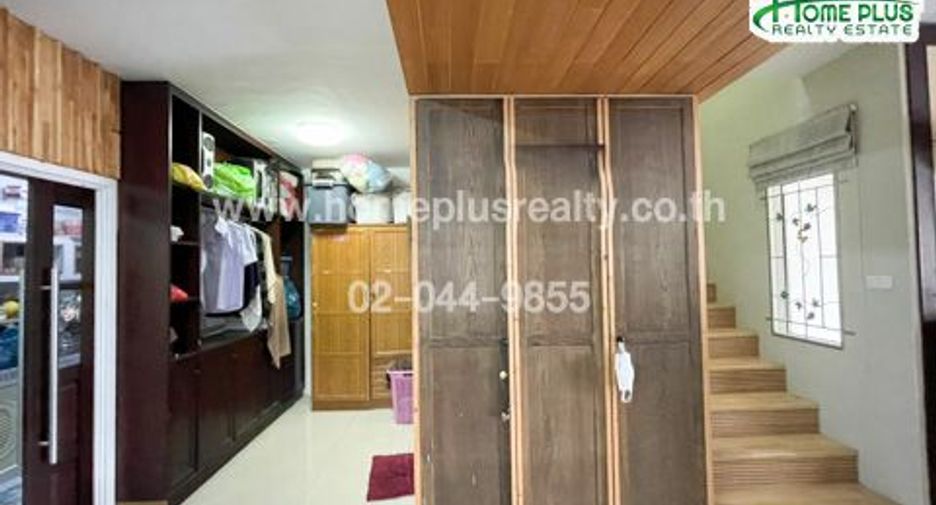 For sale 3 bedrooms townhouse in Mueang Pathum Thani, Pathum Thani