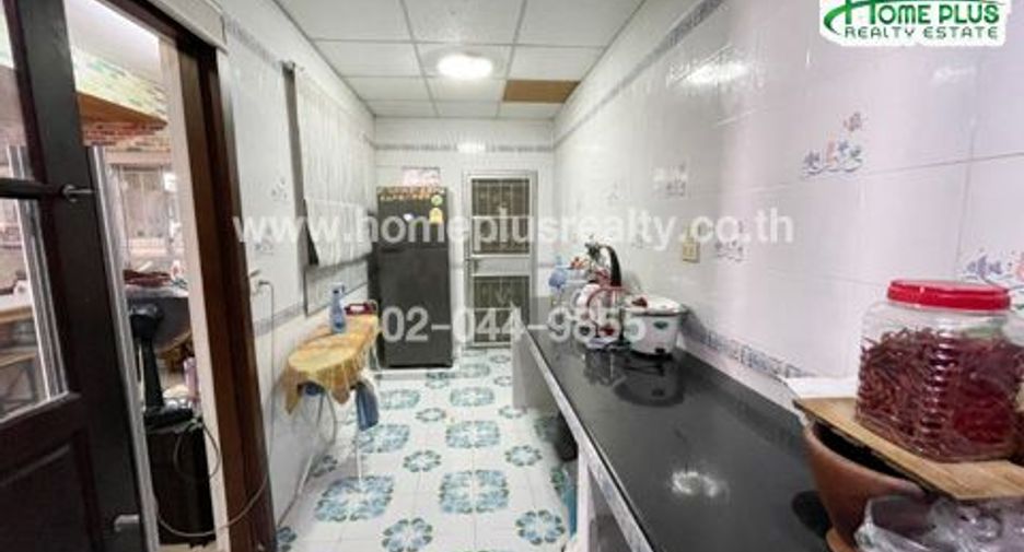 For sale 3 bedrooms townhouse in Mueang Pathum Thani, Pathum Thani