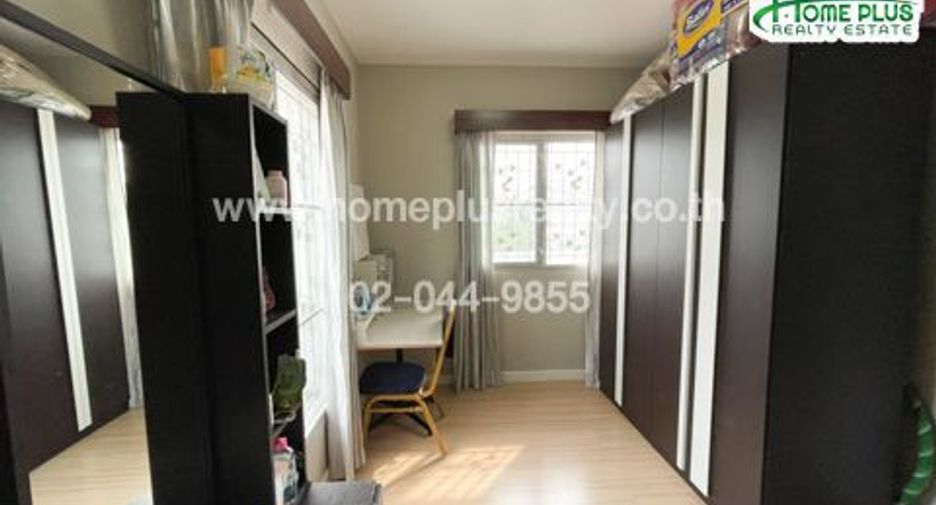 For sale 3 bedrooms townhouse in Mueang Pathum Thani, Pathum Thani