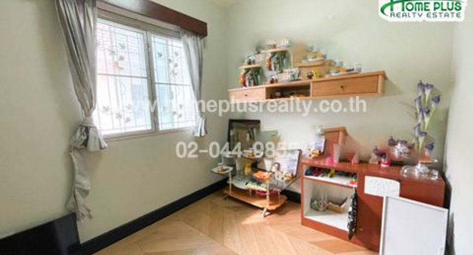 For sale 3 bedrooms townhouse in Mueang Pathum Thani, Pathum Thani