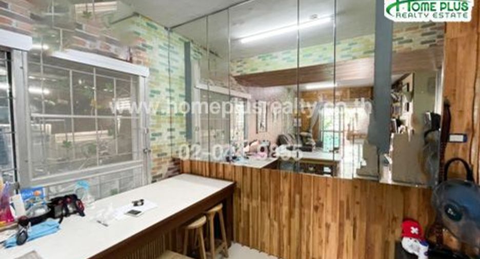 For sale 3 bedrooms townhouse in Mueang Pathum Thani, Pathum Thani