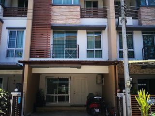 For rent 3 bed house in Bang Na, Bangkok