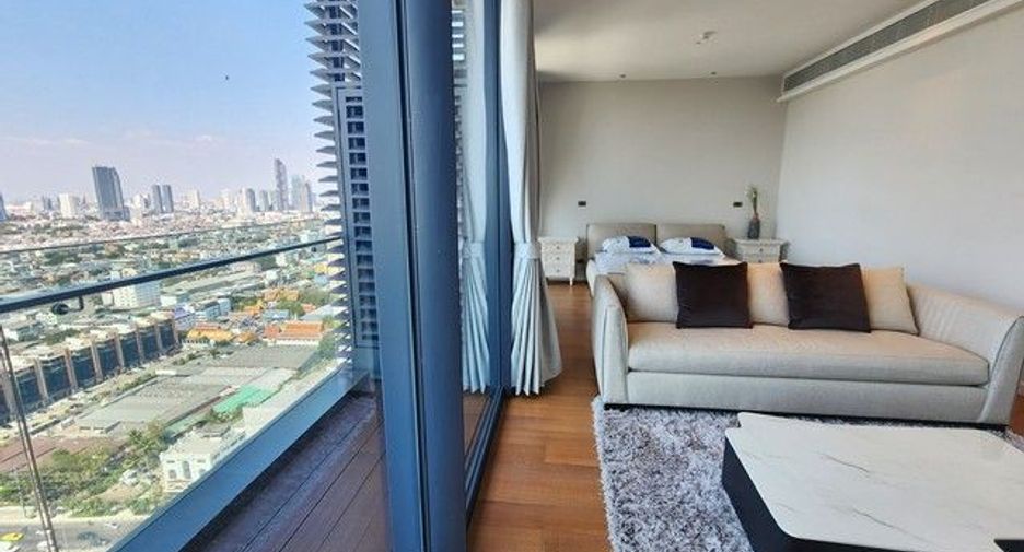 For rent 3 bedrooms condo in Bang Kho Laem, Bangkok