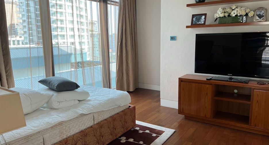 For rent 4 bedrooms condo in Pathum Wan, Bangkok