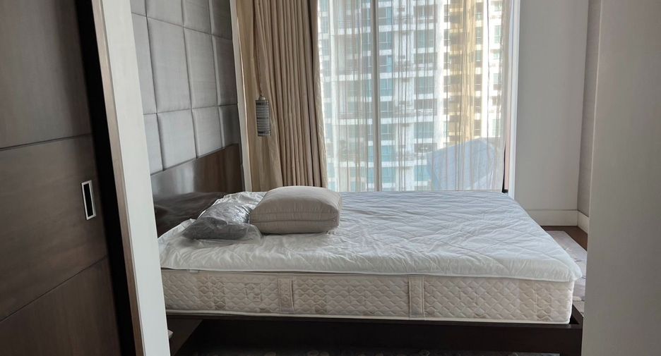For rent 4 bedrooms condo in Pathum Wan, Bangkok