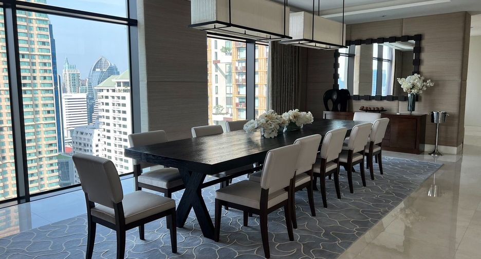 For rent 4 bedrooms condo in Pathum Wan, Bangkok