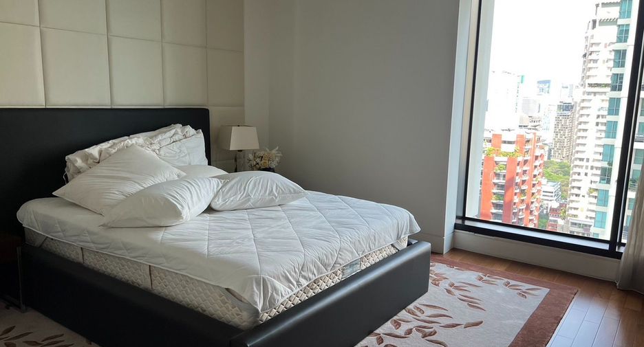 For rent 4 bedrooms condo in Pathum Wan, Bangkok