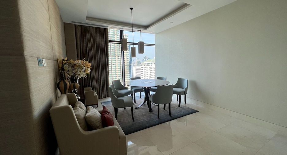 For rent 4 bedrooms condo in Pathum Wan, Bangkok