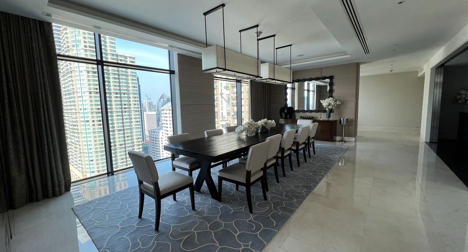 For rent 4 bedrooms condo in Pathum Wan, Bangkok
