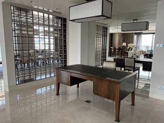 Condo en alquiler de 4 habitaciones en Pathum Wan, Bangkok