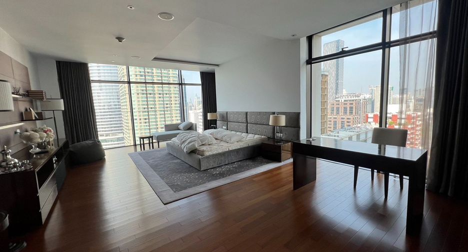 For rent 4 bedrooms condo in Pathum Wan, Bangkok