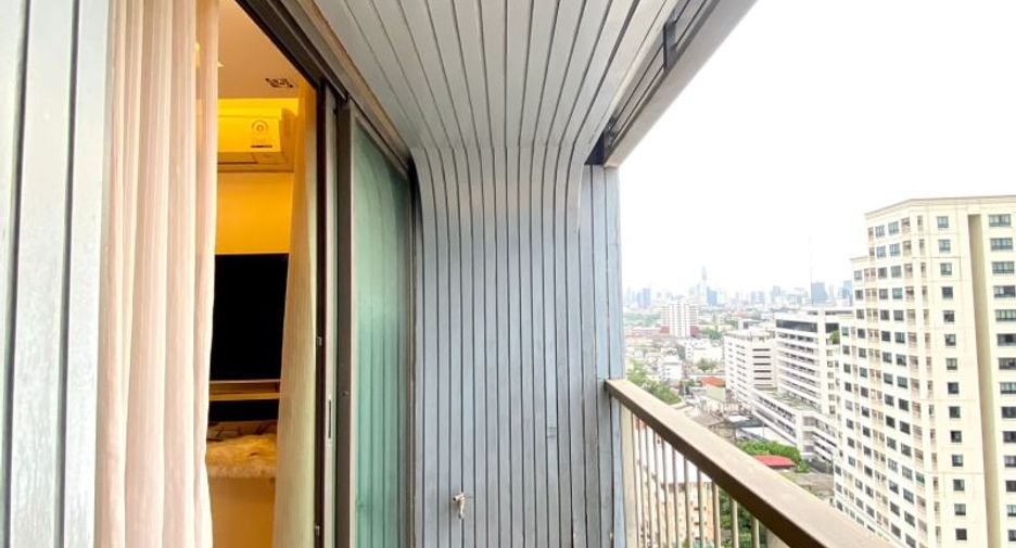 For sale 1 bed condo in Phaya Thai, Bangkok