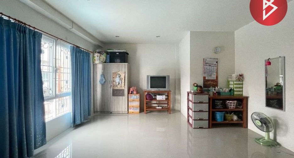For sale 3 bed townhouse in Bang Pakong, Chachoengsao