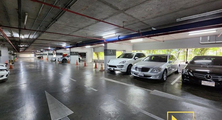 For rent 2 bedrooms condo in Yan Nawa, Bangkok