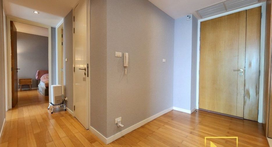 For rent 2 bedrooms condo in Yan Nawa, Bangkok