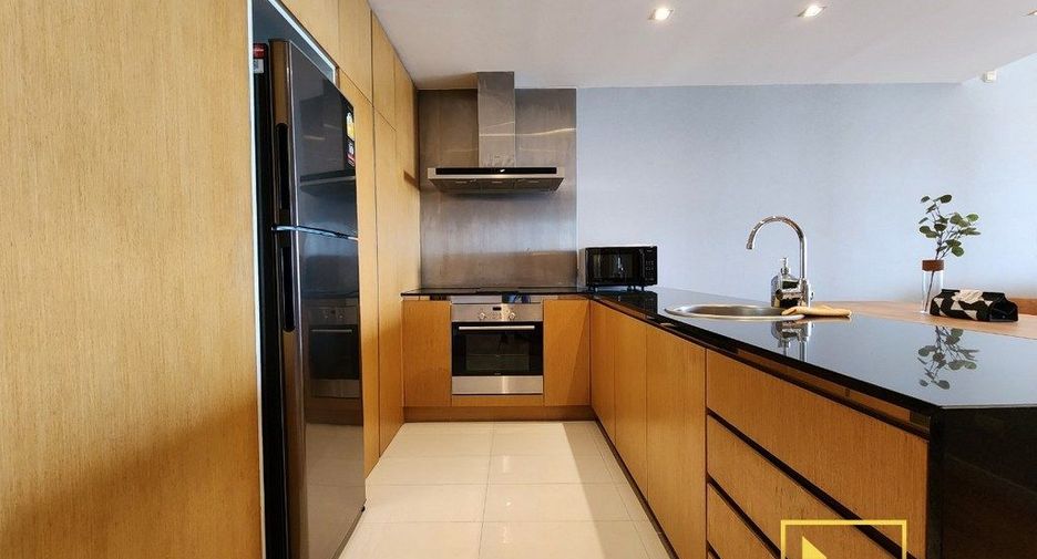 For rent 2 bedrooms condo in Yan Nawa, Bangkok