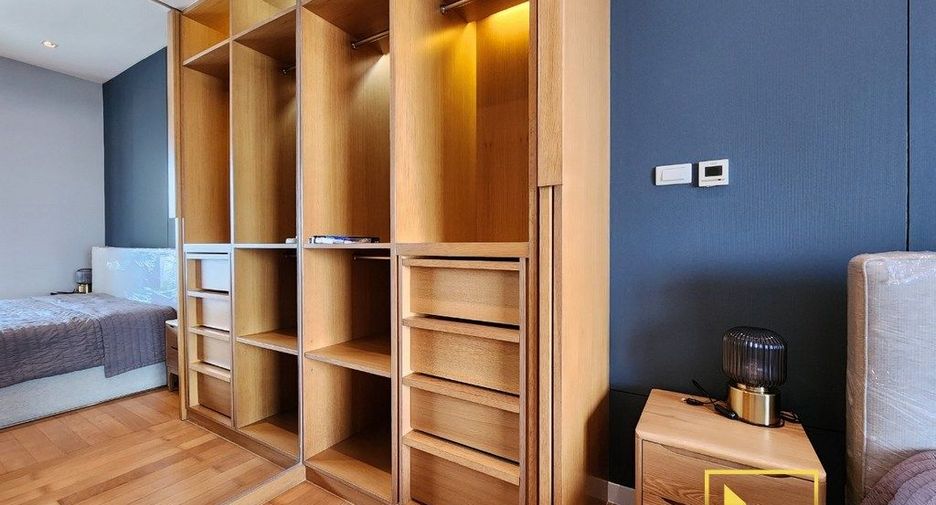 For rent 2 bedrooms condo in Yan Nawa, Bangkok
