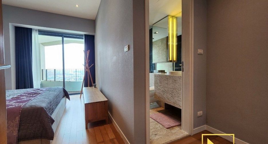 For rent 2 bedrooms condo in Yan Nawa, Bangkok