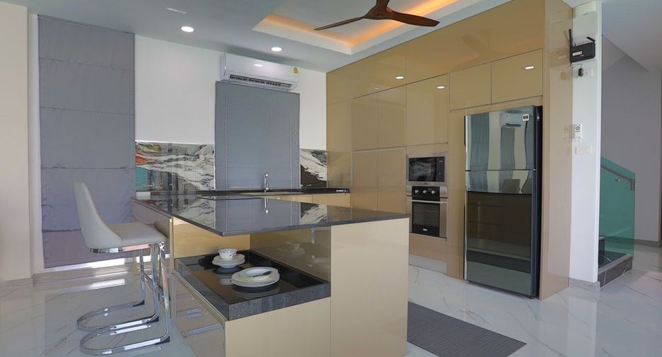 For rent 8 bedrooms house in South Pattaya, Pattaya