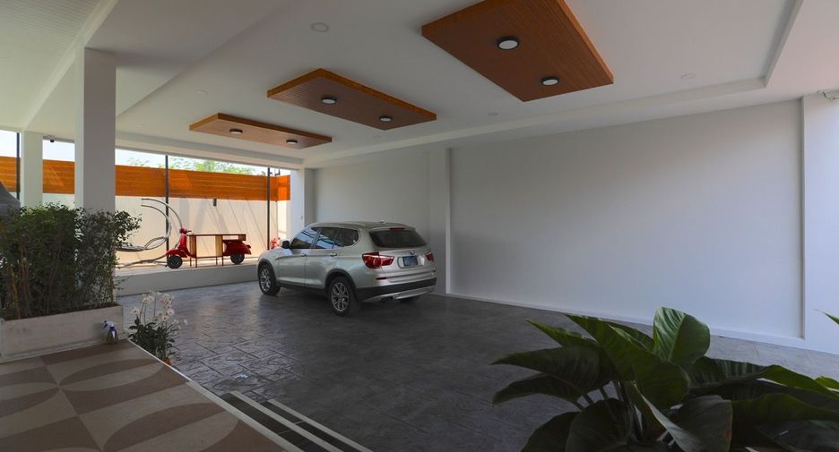 For rent 8 bedrooms house in South Pattaya, Pattaya