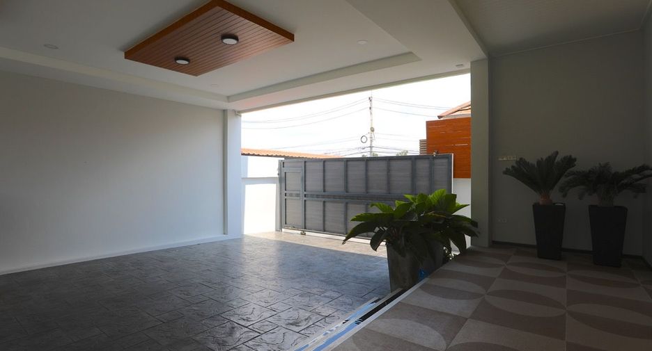 For rent 8 bedrooms house in South Pattaya, Pattaya