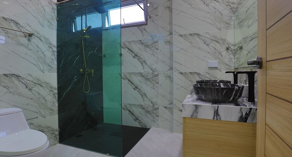 For rent 8 bedrooms house in South Pattaya, Pattaya