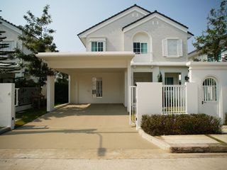 Casa en alquiler de 3 habitaciones en Bang Phli, Samut Prakan