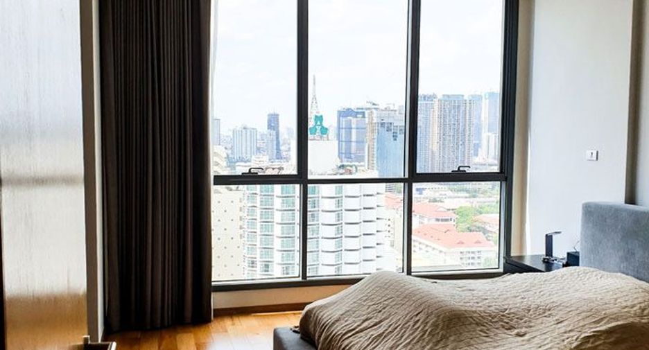For sale 3 bedrooms condo in Khlong Toei, Bangkok