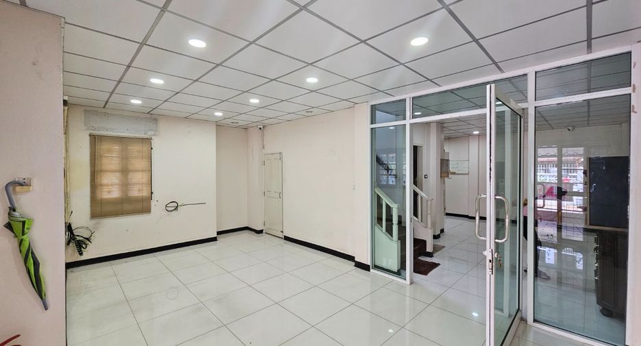 For sale 3 bedrooms townhouse in Don Mueang, Bangkok