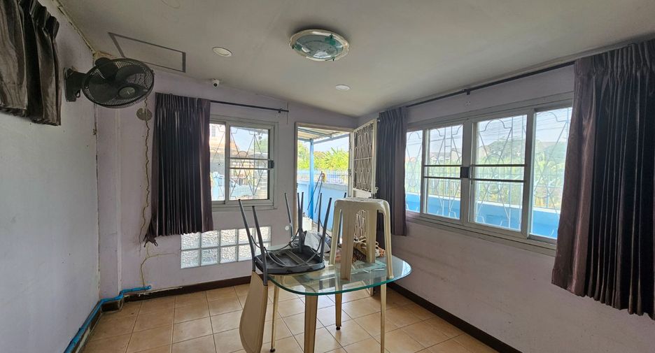 For sale 3 bedrooms townhouse in Don Mueang, Bangkok