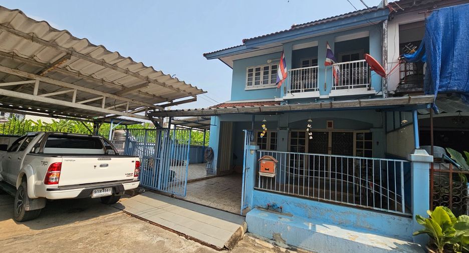 For sale 3 bedrooms townhouse in Don Mueang, Bangkok