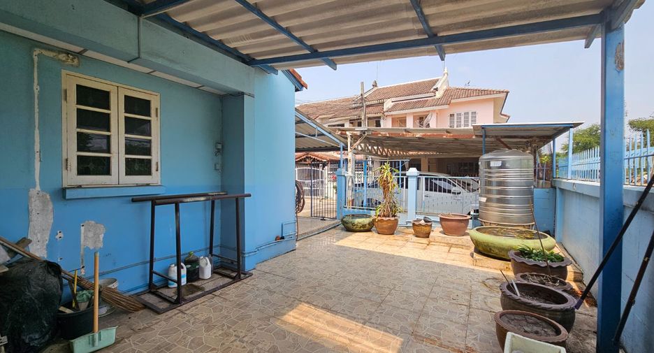 For sale 3 bedrooms townhouse in Don Mueang, Bangkok