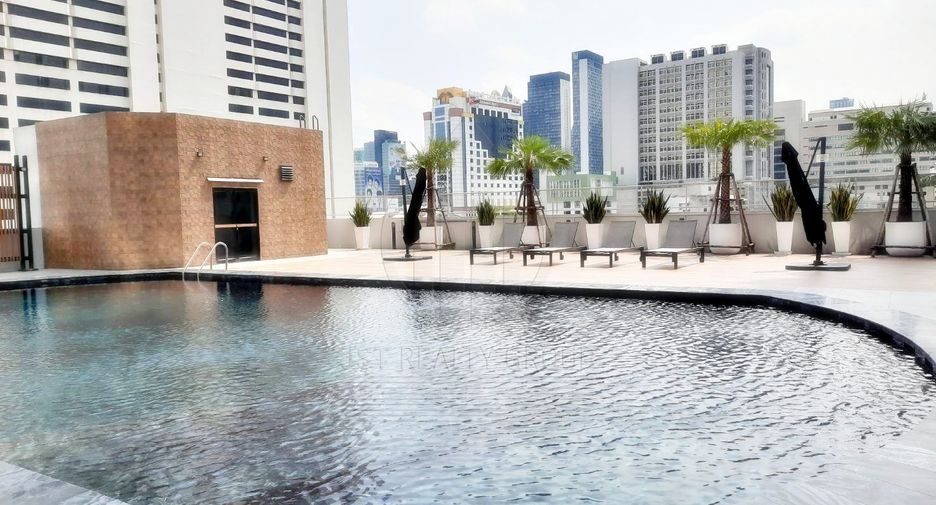 For rent 3 bedrooms condo in Watthana, Bangkok