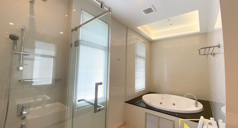 For rent 2 bedrooms condo in Pathum Wan, Bangkok