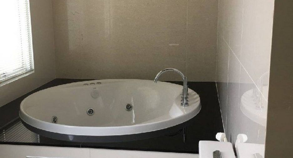 For rent 2 bedrooms condo in Pathum Wan, Bangkok