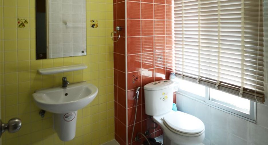 For sale 3 bedrooms townhouse in Lat Phrao, Bangkok