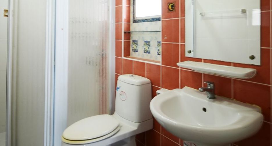 For sale 3 bedrooms townhouse in Lat Phrao, Bangkok