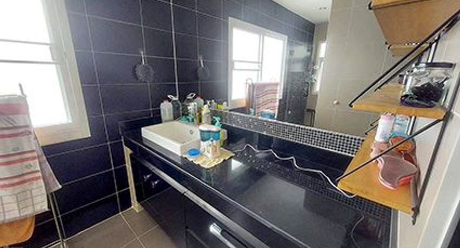 For sale 3 bedrooms townhouse in Pak Kret, Nonthaburi