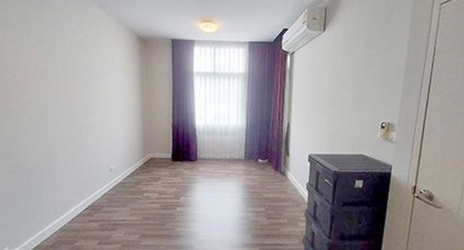 For sale 3 bedrooms townhouse in Pak Kret, Nonthaburi