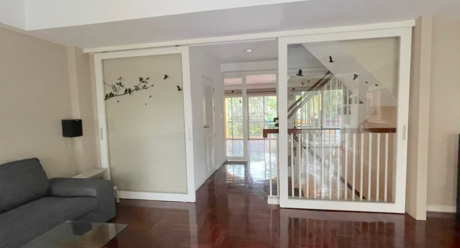 Casa adosada en venta y en alquiler de 3 habitaciones en Pak Kret, Nonthaburi