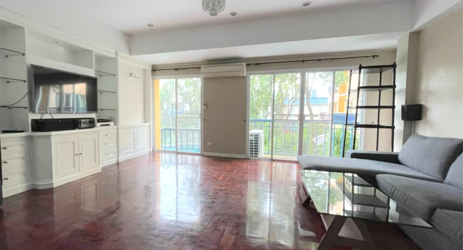 Casa adosada en venta y en alquiler de 3 habitaciones en Pak Kret, Nonthaburi