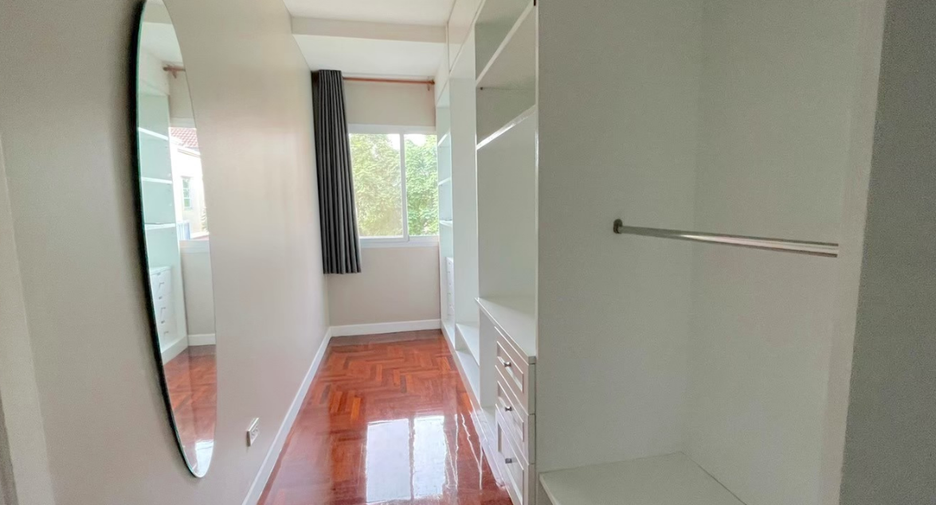 Casa adosada en venta y en alquiler de 3 habitaciones en Pak Kret, Nonthaburi