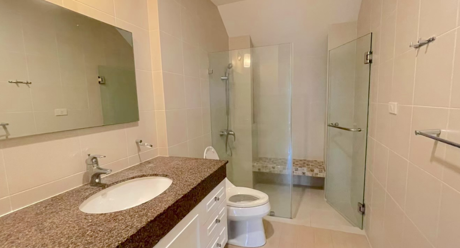 Casa adosada en venta y en alquiler de 3 habitaciones en Pak Kret, Nonthaburi
